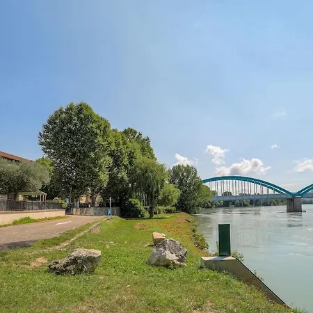 Le Cologne - De L'olivier Apartment Loyettes